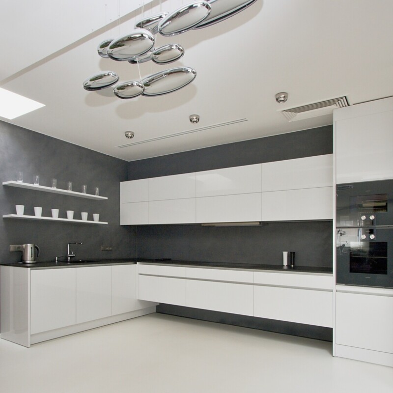 EGGERSMANN Lesklý lak s ABS hranou