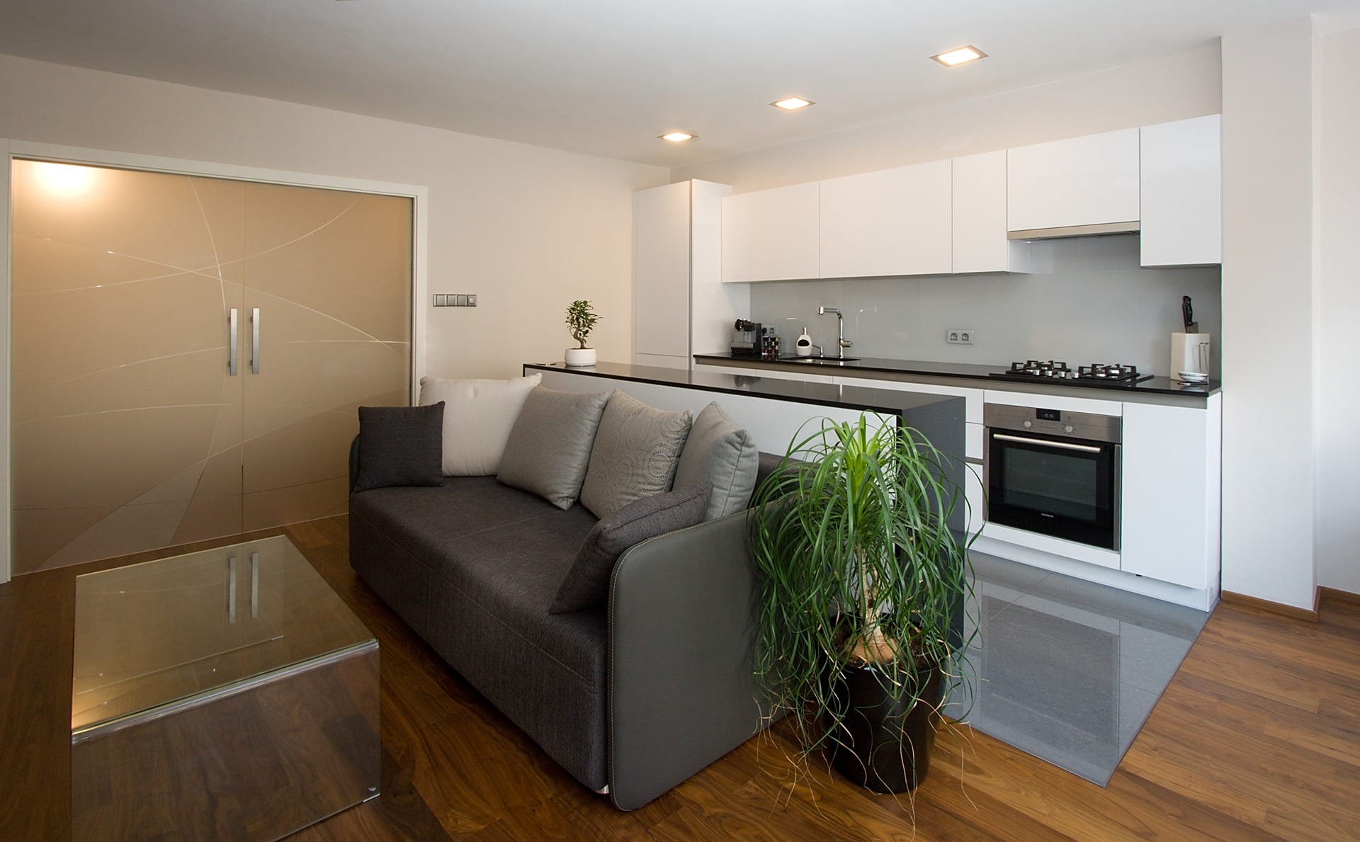 BEECK KÜCHEN</br>
Polygloss